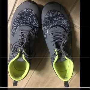 Woman’s Nike tennis shoes 9.5 like new